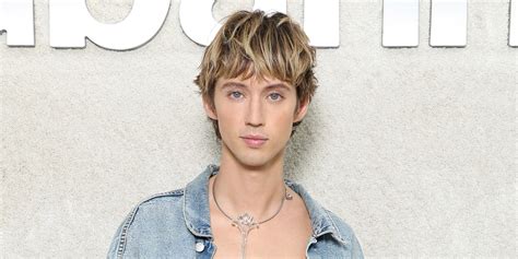 troye sivan thirst trap|Troye Sivan Talks Going Nude & Showing His Body in。